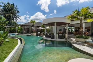 15BR Blue Parrot Arara Layang by BaliSuperHost