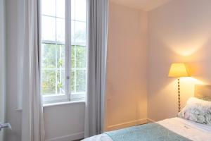 Modern Bright 1BR Walk to CBD and AC Short and Mid Stay
