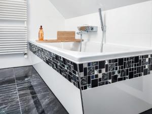 GlanzExperts Auszeit bei Berlin Balkon Kicker & DisneyPlus