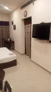 Hotel Sitara Grand RC Puram
