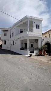 Mesorizi - Ancestral Home, Modern Stay