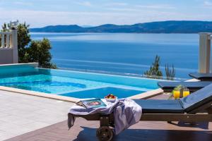 Villa MIRNA with heated pool & whirlpool, traditional wine bar, 150m from sea