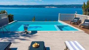 Villa MIRNA with heated pool & whirlpool, traditional wine bar, 150m from sea