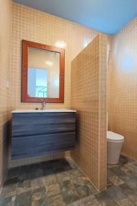 Charming Casa with Large Terrace and Sea View, 30 minutes from Malaga