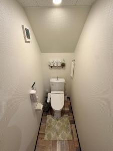LUCK Accommodates up to 19 people Quiet area in central Osaka Shinsaibashi Kuromon Market Namba are next to each other and transportation in the city and airport is super convenient