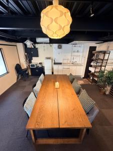 LUCK Accommodates up to 19 people Quiet area in central Osaka Shinsaibashi Kuromon Market Namba are next to each other and transportation in the city and airport is super convenient