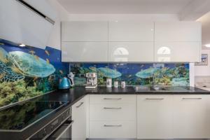 Apartment Ayni With Private Pool - Happy Rentals