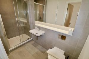 Stylish 2 Bed Near Epsom