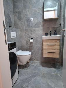 Mocha Suite Modern Beige Apartment with Parking & EV CHRG