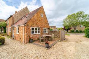 Charming 3 Bed Home in Peaceful Rural Village - Pass the Keys
