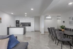 Spacious Pool Apartment Crikvenica - Happy Rentals