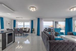 Luxury Pool Apartment With Sea View - Happy Rentals