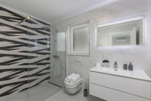 Luxury Pool Apartment With Sea View - Happy Rentals