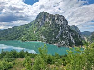 Cozy Apartment, Free Parking near Dajti Cable Car, BunkArt