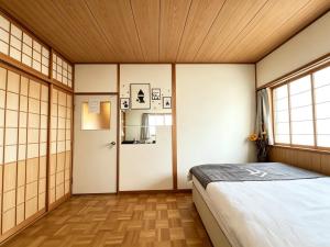 和風三階建ての一戸建て 地下鉄駅徒歩4分 最大8名まで宿泊可能