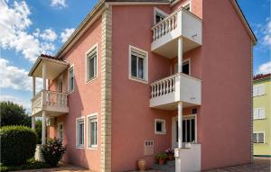 Nice Apartment In Sukosan With Wifi