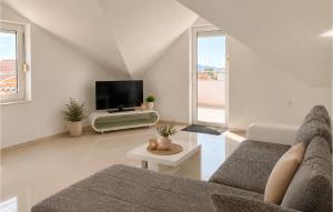 Nice Apartment In Sukosan With Wifi