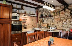 2 Bedroom Gorgeous Home In Grizane-Belgrad