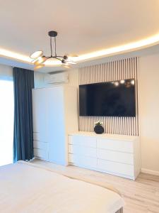Luxury Boutique Apart-Cinema Room-Panoramic View