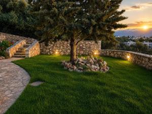 Hidden Oasis Amazing Seaview- Ioli 1BD 1BA 4PL