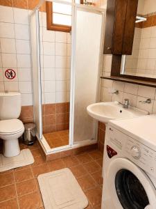 Hidden Oasis Amazing Seaview- Ioli 1BD 1BA 4PL