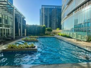 BRAND NEW unit in Uptown BGC with Balcony 55 Inch smart TV and 300Mbps WiFi, with Workspace, Beside Landers, near Uptown Mall and Mitsukoshi Mall