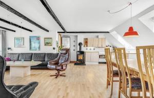 5 Bedroom Lovely Home In Sydals