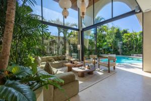 Luxury 6BR Tropical Villa with Beach Club Pool