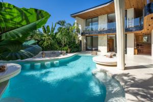 Luxury 6BR Tropical Villa with Beach Club Pool