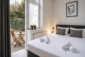 Fully Equipped Apartment, lovely bed
