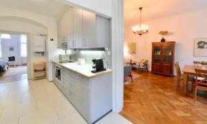 Central & Charming Viennese Flat