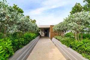 Beachfront 1BDR Condo (PE24)
