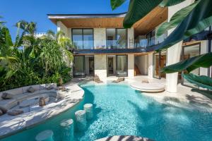 Luxury 6BR Tropical Villa with Beach Club Pool