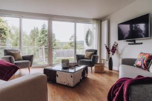 Nearmere, Slps 8, Central, Parking, Balcony, Views