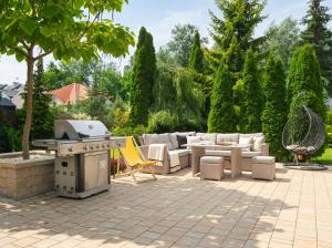 Golden Villas Garden Retreat - Private Garden & BBQ