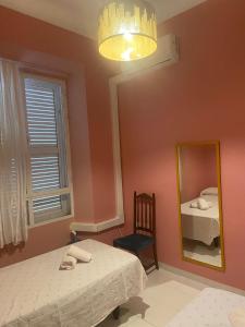 Preciosas habitaciones dobles con aire acondicionado y terraza en zona Capuchinos cerca del centro de Málaga