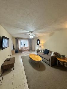 Private Bedroom and Bathroom at University of Florida, Apt 308 - Room #4