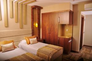 Single Room room in Avin Hotel