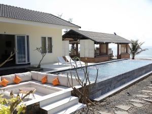 Villa 6 BedRoom Beach Front With Free Breakfast