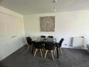 2 bedroom apartment Crawley parking wi-fi Gatwick