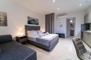 Courtyard Breeze Studio by the Port