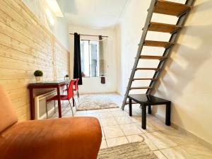 Studio Loft atypique, calme et lumineux avec cour privative ensoleillée, plein centre Marseille 6e