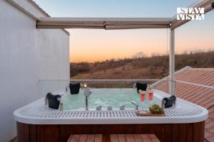 StayVistas Forest Pearl - 7BHK Forest-View Villa with Infinity Pool