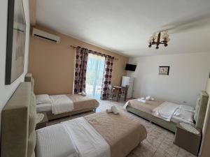 Onis Apartments