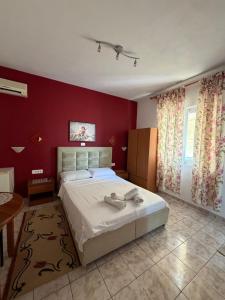 Onis Apartments