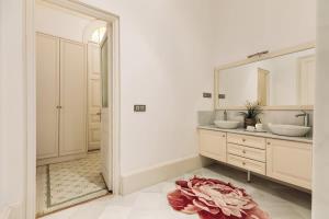 Magnificant Rambla Plaza View - Monthly Rental