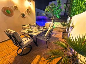 Villa Melinda - Beach & Pool Retreat