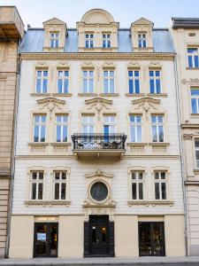 Cozy Architect Old Town Apartment with Orangery