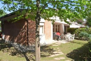 Lovely house with fenced garden and parking