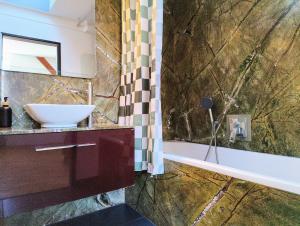 Quiet Loft Great for Couples & Family
